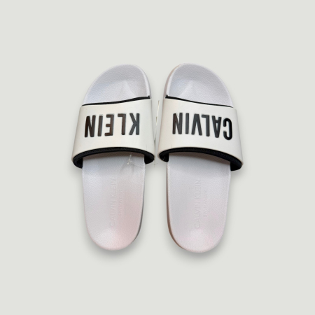 SPORT - Șlapi Bărbați Calvin Klein – Alb cu Negru – logo distinctiv, colecție outlet.