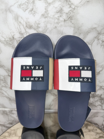 SPORT - Șlapi Bărbați Tommy Jeans – Multicolor – logo distinctiv, colecție outlet.