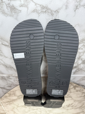 Șlapi Damă Calvin Klein Jeans – Negru cu Alb – logo distinctiv, colecție outlet. [1]