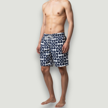 PANTALONI SCURTI - Pantaloni scurți de baie Guess– logo distinctiv, colecție outlet.