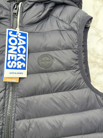 Vestă Jack&Jones Copii– logo distinctiv, colecție outlet. [1]