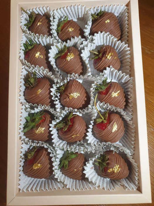 "All Black" – Căpșuni în ciocolată [2]