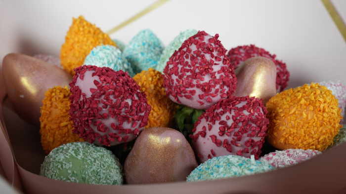 "Rainbow" – Buchet de căpșuni în ciocolată [2]