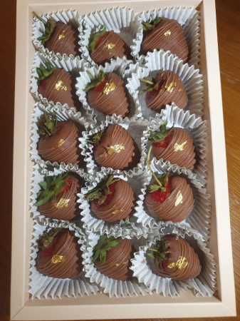 "All Black" – Căpșuni în ciocolată [1]