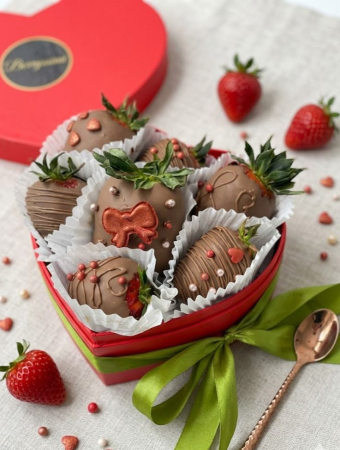 Buchete de Capsuni in Ciocolata - "Berryssimi Love Box" – Căpșuni în ciocolată