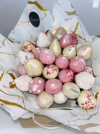 Blush Elegance – Buchet de Căpșuni în Ciocolată [2]