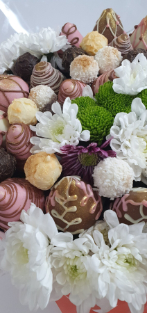 "Bloom Bites" – Cutie aniversară [1]