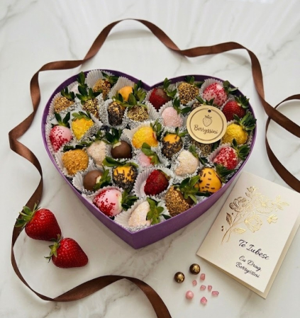 Buchete de Capsuni in Ciocolata - HEART OF COLORS-Capsuni in Ciocolata belgiana