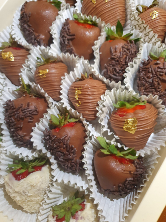 "Black White" – Căpșuni în ciocolată [2]