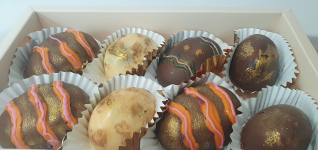 Paste - "Golden Easter Delights" – Ouă de ciocolată