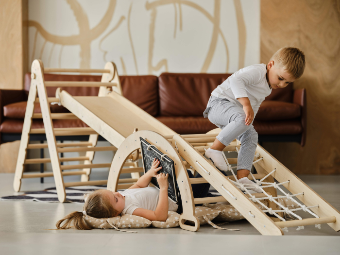 Set de cățărare Montessori 5în1: Triunghi Pikler + Arc/Balansoar + Tobogan/Rampă + Plasă de cățărare + Pernă [7]