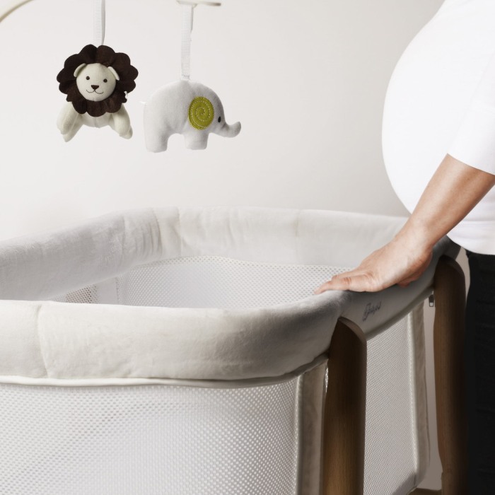 BabyGo - Patut cu cadru din Lemn si Bara de Jucarii Sleepgood Mesh [2]