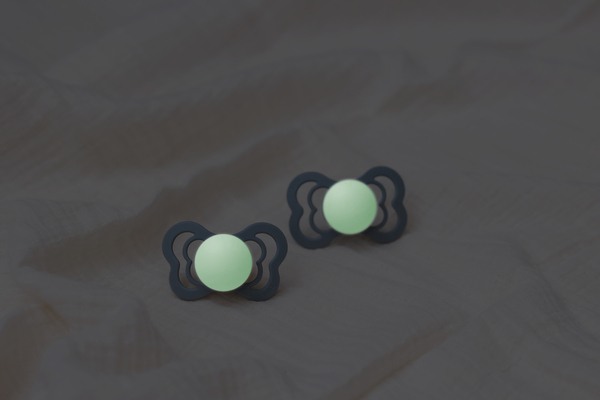 BIBS - Set 2 suzete Fosforencente Couture Glow Silicon, tetina anatomica, 0 luni +-Sage/Cloud [3]