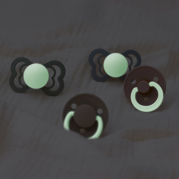 BIBS - Set 2 suzete Fosforescente  De Lux GLOW Silicon, tetina rotunda, marime universala-Blush/Vanilla [2]