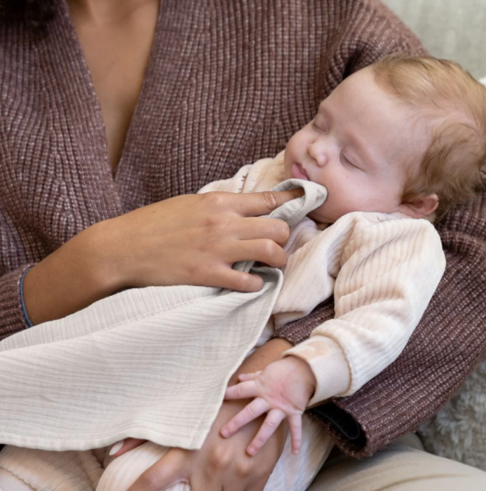 Doomoo - Esarfa pentru alaptat multifunctionala din bumbac organic Momâ€™n Play Almond [3]