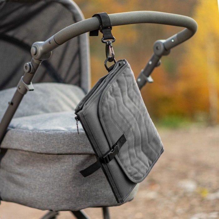 Geanta mica pentru scutece, cu aleza pentru bebelusi, din plastic reciclat, Reer Growing Changing Organiser 84091 [3]