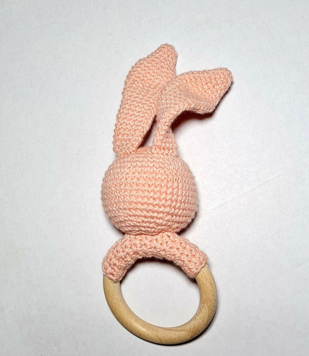Jucarie crosetata manual pentru dentitie - Iepure - somon -  Maimutzeria Tiarra [3]