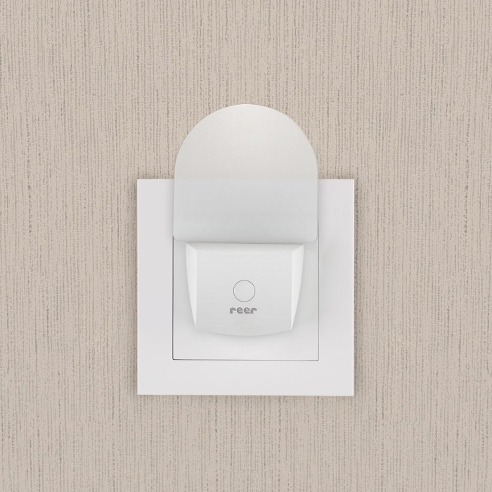 Lampa de veghe pentru priza, cu comutator, 0+ luni, Reer NightGuide 52390 [6]