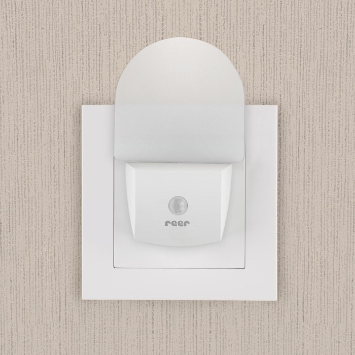 Lampa de veghe pentru priza, cu senzor de noapte sau zi, 0+ luni, Reer NightGuide 52380 [6]