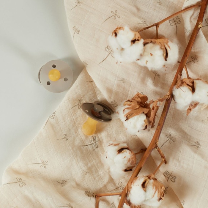 ONINO - Muselina multifunctionala din bumbac 100% organic, HUG.me, Creamy Vanilla, x1 bucata, 120 x 120 cm, certificata GOTS [3]