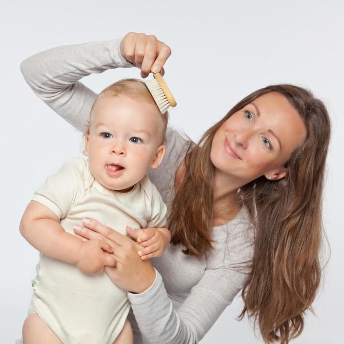 Perie pentru bebelusi, cu par natural de capra si maner din lemn, Grunspecht 520 [5]