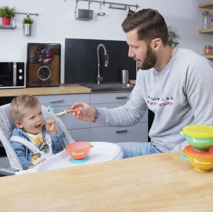 Set 3 boluri colorate pentru mancare, cu suport inclus [4]