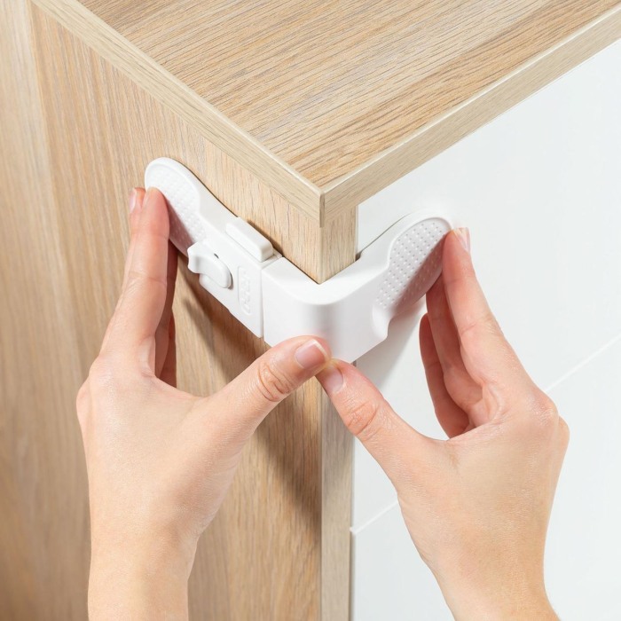 Set 3 sigurante pentru blocare sertare si usi de dulapuri REER 71080 [7]