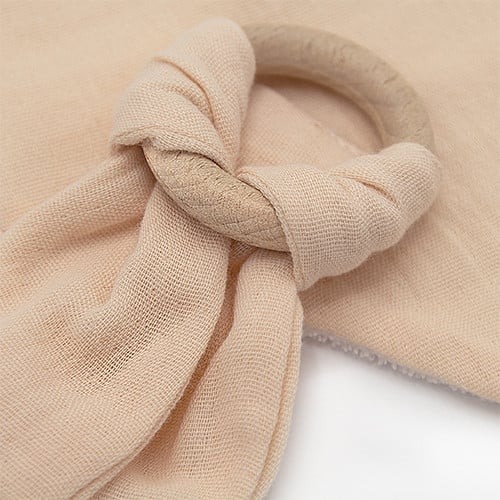 Set baveta cu doua fete din muselina cu jucarie dentitie BabyJem [4]