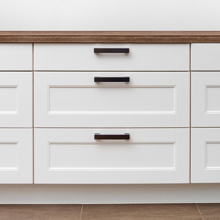 Set sigurante pentru sertare de tacamuri, 2 bucati, albe, montare cu adeziv sau surub, Reer 71090 [4]