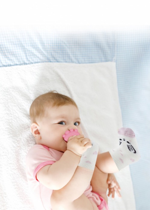 Sosete roz cu accesoriu dentitie Teether Socks - BabyJem [4]