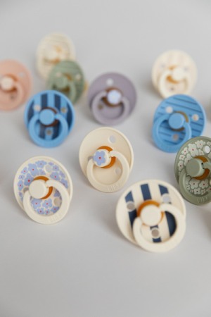 BIBS - Suzeta Colour Studio Collection Stripe Latex, tetina rotunda, 6 luni +-Sage [3]