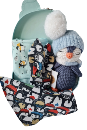Cadouri Botez Vouchere - Cadou bebelusi - Pinguin bleumarin - Bestfam 6 luni