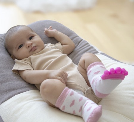 Sosete Dresuri - Sosete roz cu accesoriu dentitie Teether Socks - BabyJem