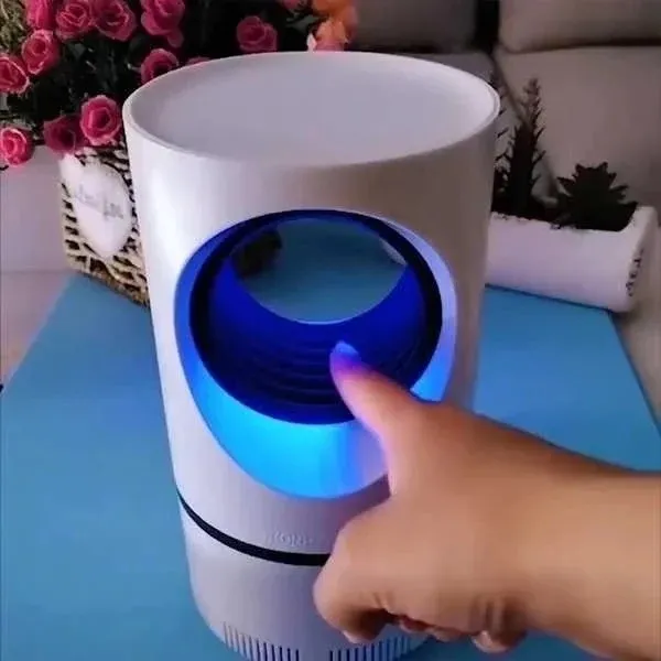 Lampă UV anti-țânțari și insecte BG-360 cu ventilator de aspirație și alimentare USB pentru casă sau terasă [1]