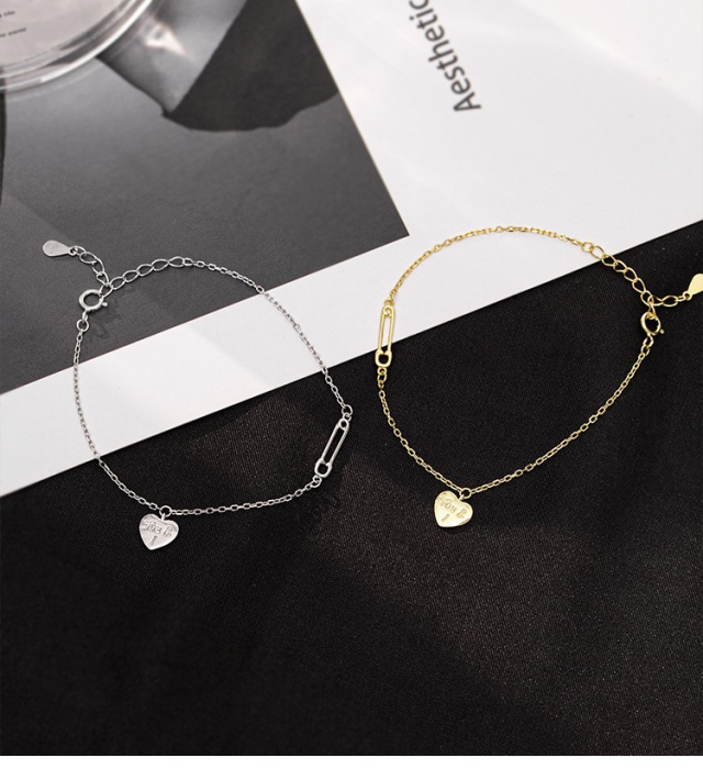 Brățară Argint 925 Placată cu Aur – Inimă Gravată „You & I” și Detaliu Safety Pin [2]