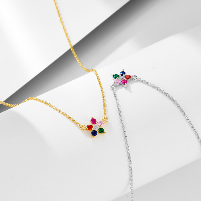 Lănțișor Auriu cu Pandantiv Floare cu Zirconii Multicolore [1]