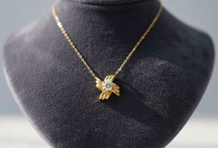 bijuterii diamant - Colier din Aur de 14K "Pinwheel" cu Diamant Natural 0.11ct
