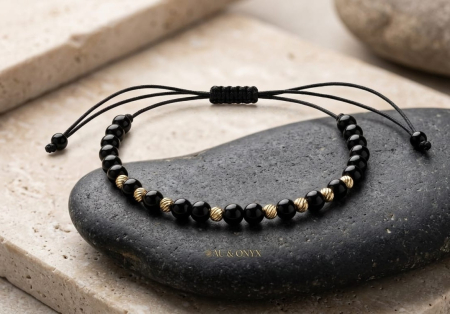 BRATARI SNUR AUR 14K - Brățară din Aur Galben 14K cu Pietre Semiprețioase de Onix Lucios și Șnur Reglabil