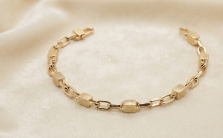BRATARI BARBATI AUR 14K - Bratara din aur galben de 14K cu zale si elementi geometrici / model grecesc