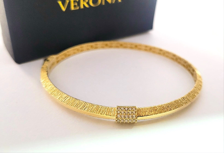 bratari fixe aur 14k - Brățară Cătușă Rigidă din Aur Galben 14K cu Element Central Pave și Finisaj Texturat