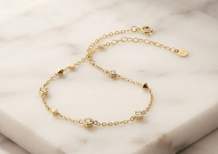 Bratara argint 925 dama - Brățară din Argint 925 Aurit Geometric Charms & Bezel Crystals – Rafinament și Stil Modern