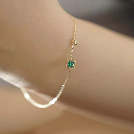 Bratara argint 925 dama - Brățară din Argint 925 Placată cu Aur, Piatră Pătrată Zirconia Verde Smarald și Detaliu Solitar
