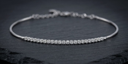 BRATARA CU DIAMANTE - Brățară Rigidă (Bangle) din Aur Alb 14K cu Linie de Diamante Naturale 0.11 CT
