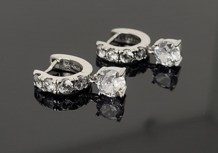 Bijuterii argint 925 - Cercei Argint 925 "Infinite Sparkle" – Design Huggie cu Pandantiv Briliant