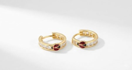 Cercei aur 14k copii - Cercei Aur 14K Ladybug Huggie – Design cu Cristale și Buburuză Norocoasă