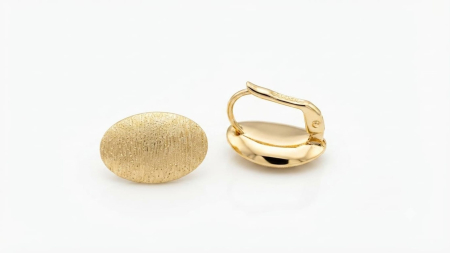 bijuterii aur - Cercei Aur 14K Satin Oval – Design Texturat cu Închidere Engleză – Eleganță Modernă