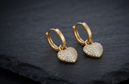 Cercei aur 14k - Cercei Creole din Aur Galben 14K cu Pandantiv Inimă în Pavaj de Cristale – 2cm (3g)