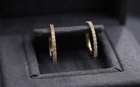 CERCEI AUR 14K CU DIAMANT NATURAL - Cercei creole din aur galben 18K cu pavaj de diamante naturale, 0.10 ct
