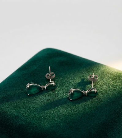 Cercei argint - Cercei din Argint 925 cu Pietre Verzi în Formă de Picătură – Design Elegant, 2 cm