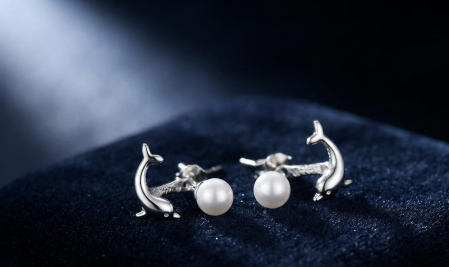 Cercei argint - Cercei din Argint 925 „Ocean Pearl” – Model Delfin cu Perlă Sidefată, 1.52g